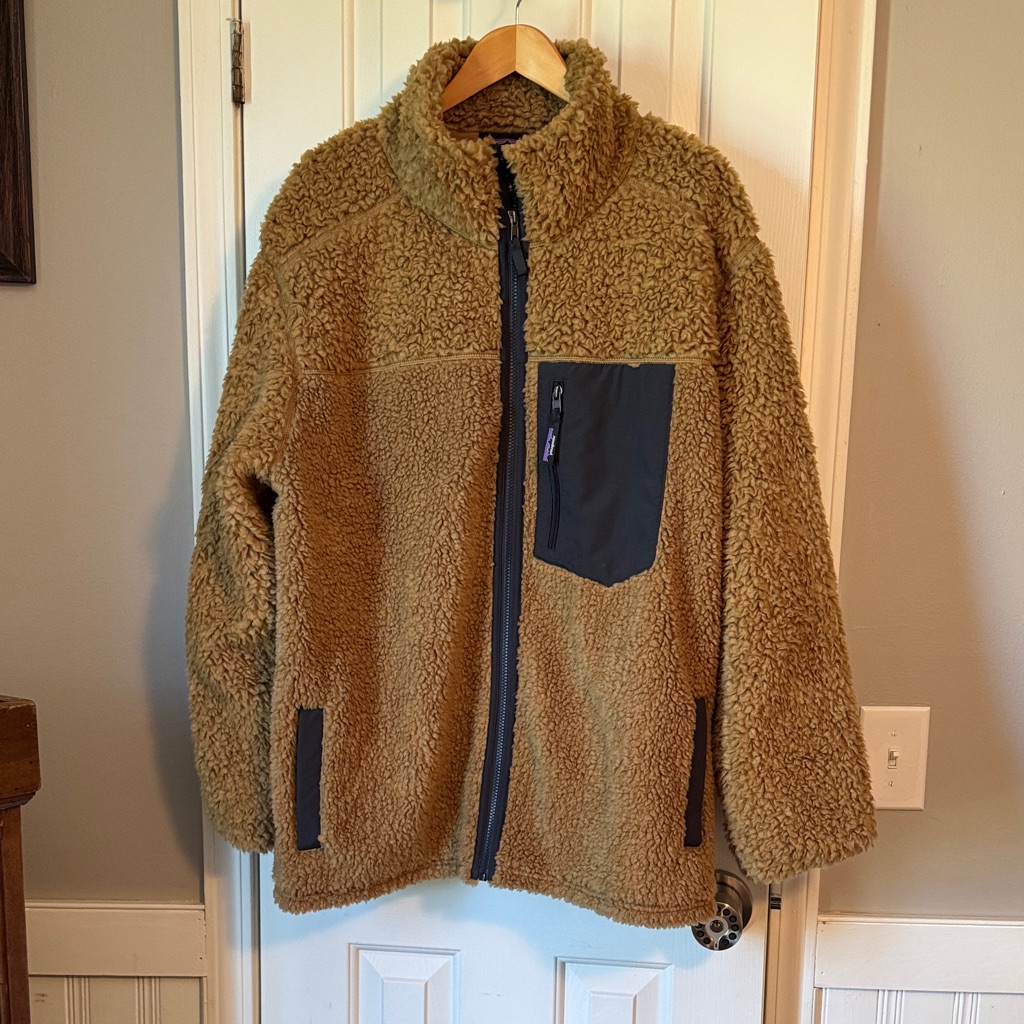 Patagonia Tan Sherpa Jacket With Black Logo Patch (6)